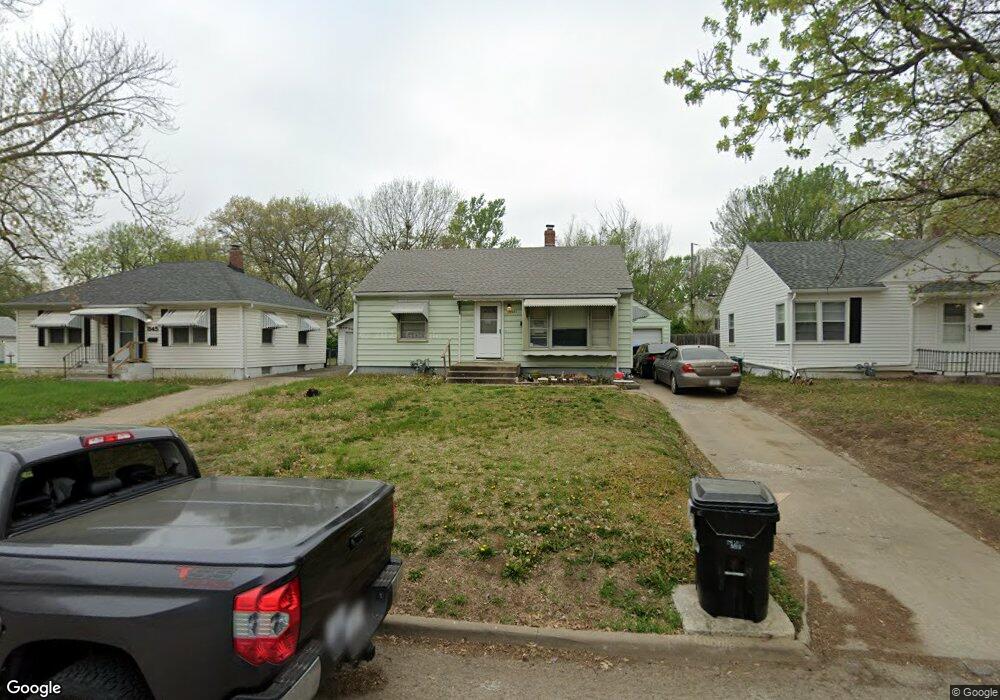 1141 SW Cambridge Ave, Topeka, KS 66604 - photo 1