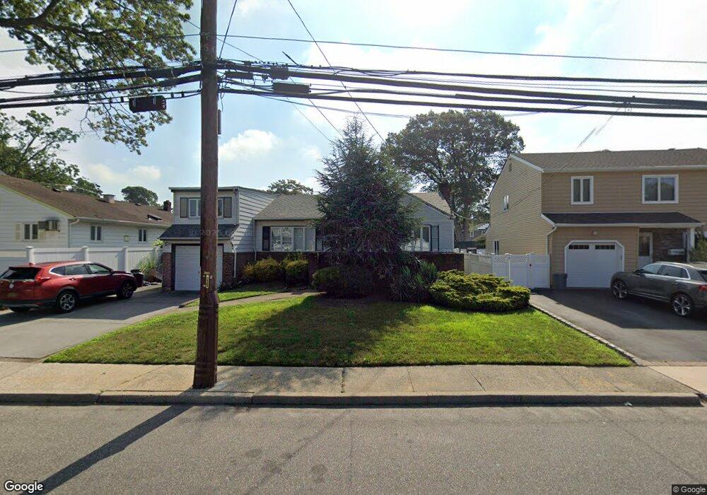 1497 Little Whaleneck Rd, Merrick, NY 11566 - photo 1