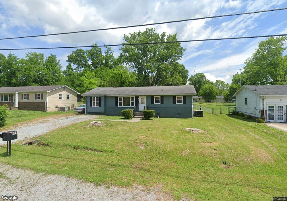 915 Woodland Ave, Shelbyville, TN 37160 - photo 1