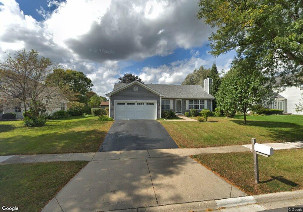 720 Hackberry Ln, Algonquin, IL 60102 - photo 1