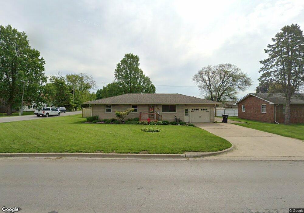 700 S 6th St, Mattoon, IL 61938 - photo 1