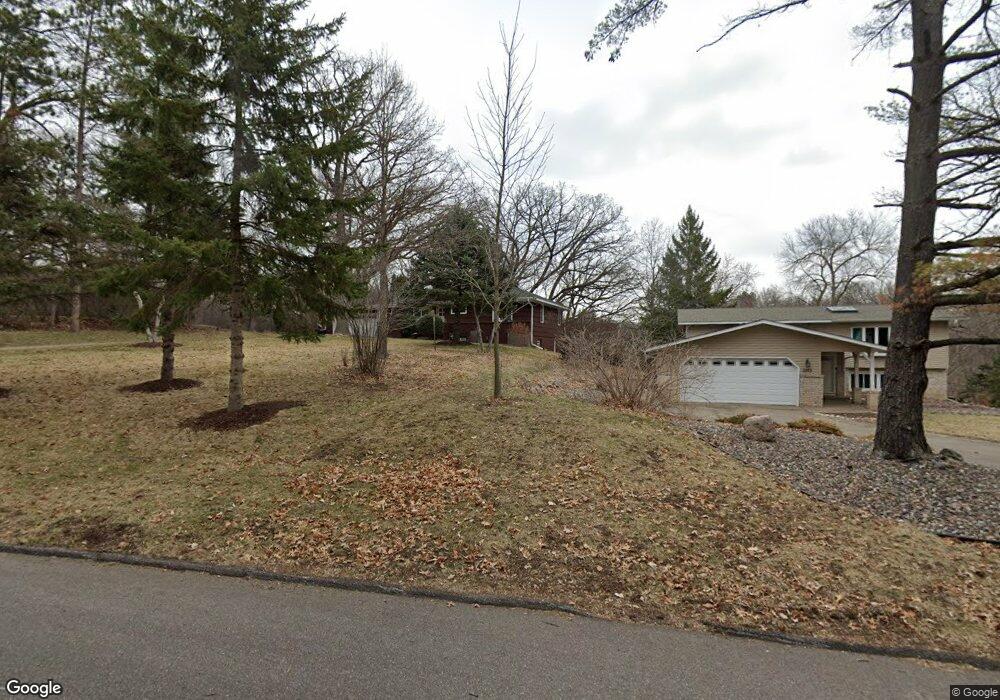 5847 Bell Cir, Minnetonka, MN 55345 - photo 1