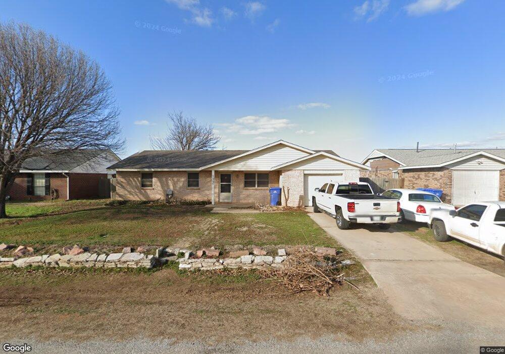 1007 W E Ave, Cache, OK 73527 - photo 1