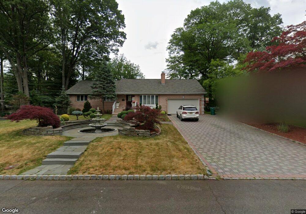 208 Robin Hood Rd, Mountainside, NJ 07092 - photo 1