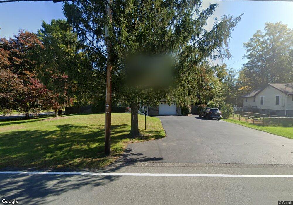 704 Pearse Rd, Schenectady, NY 12309 - photo 1