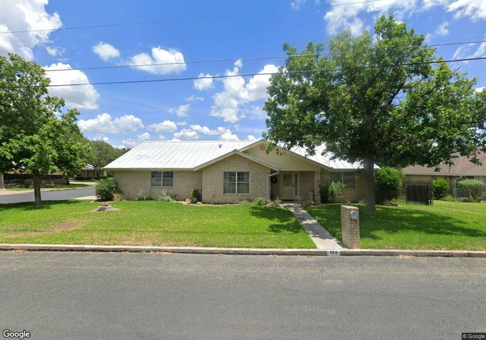 104 Tanglewood Dr, Fredericksburg, TX 78624 - photo 1