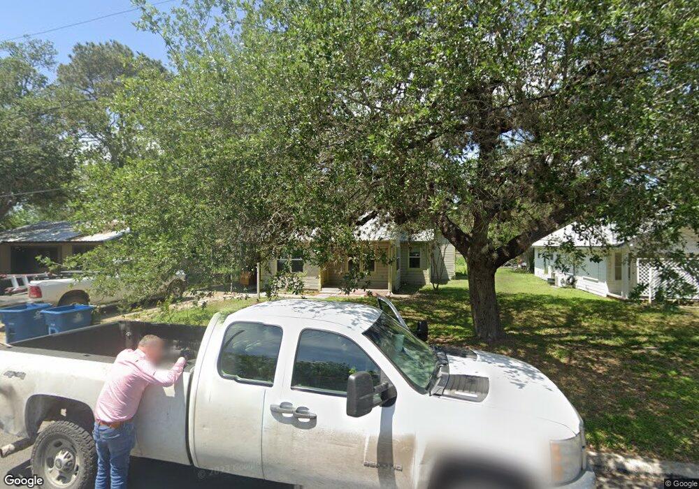 203 E Randall St, Beeville, TX 78102 - photo 1