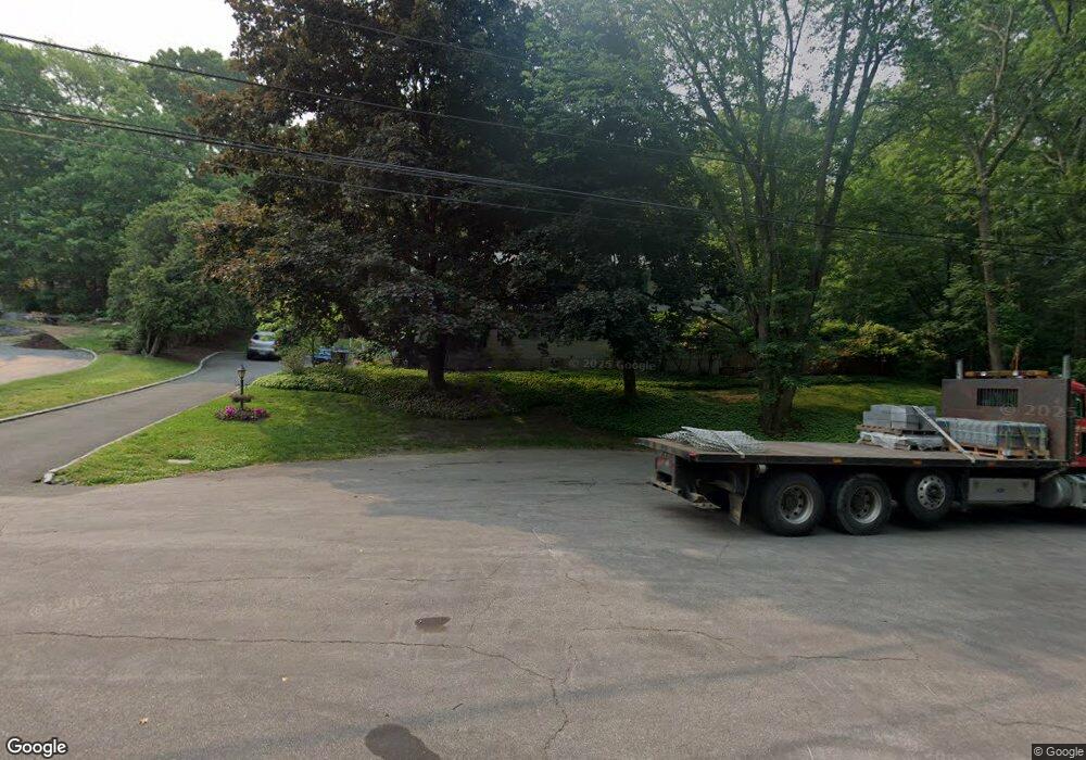 137 Pheasant Ln, Fairfield, CT 06824 - photo 1