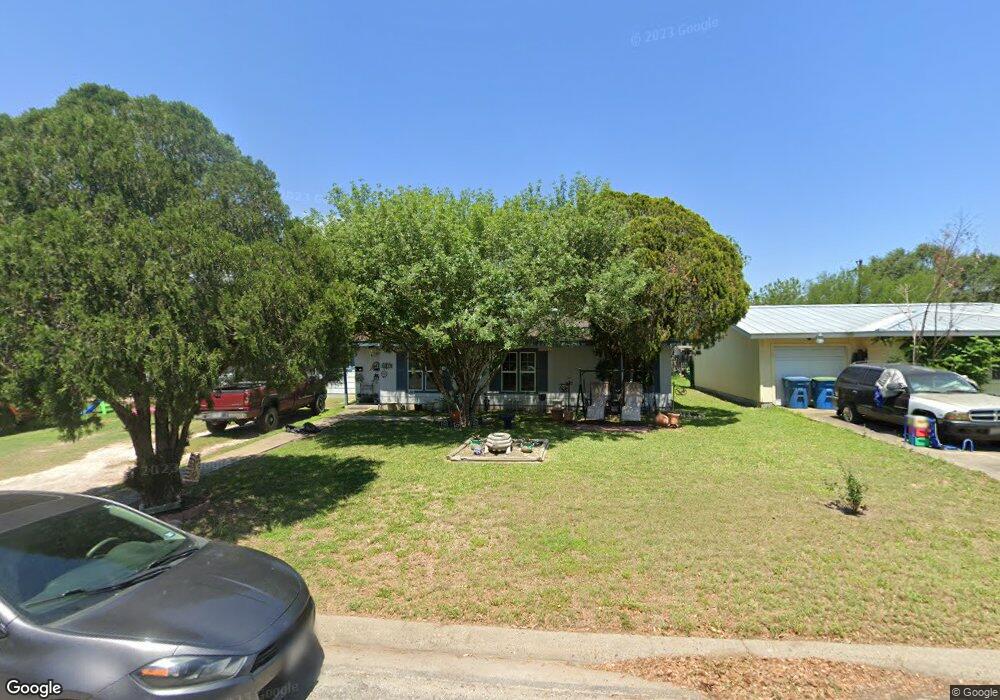 1203 E Randall St, Beeville, TX 78102 - photo 1