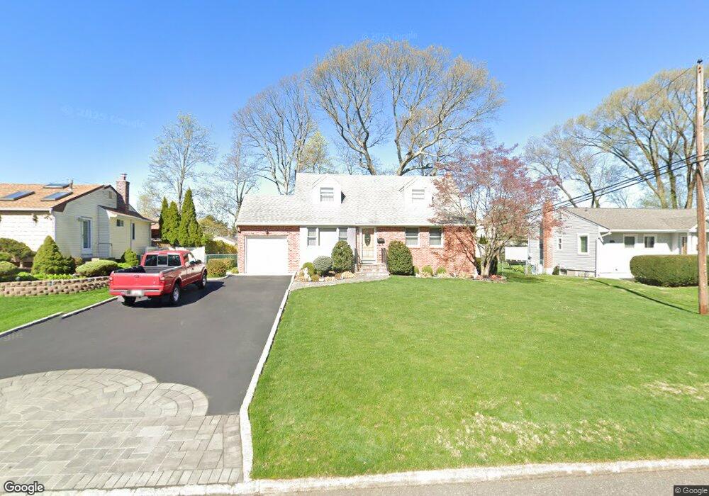 26 Crocus Ln, ComMacK, NY 11725 - photo 1