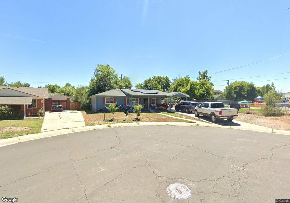 902 Jamaica Ct, Aurora, CO 80010 - photo 1