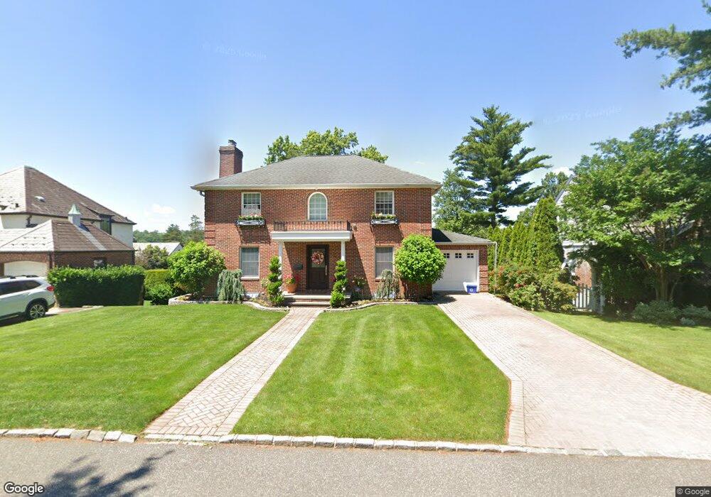 11 Groton Ln, Manhasset, NY 11030 - photo 1