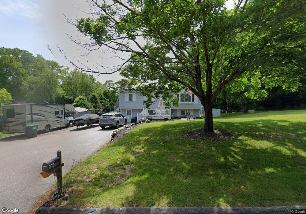 11 Soundview Dr, Pawcatuck, CT 06379 - photo 1