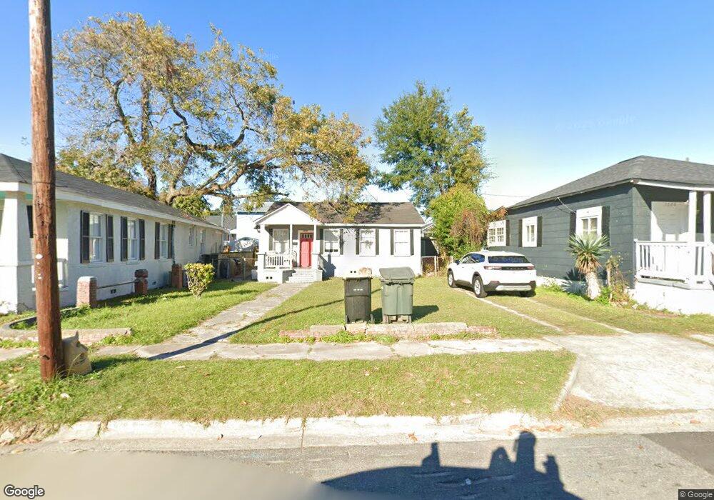 1226 E Waldburg St, Savannah, GA 31404 - photo 1