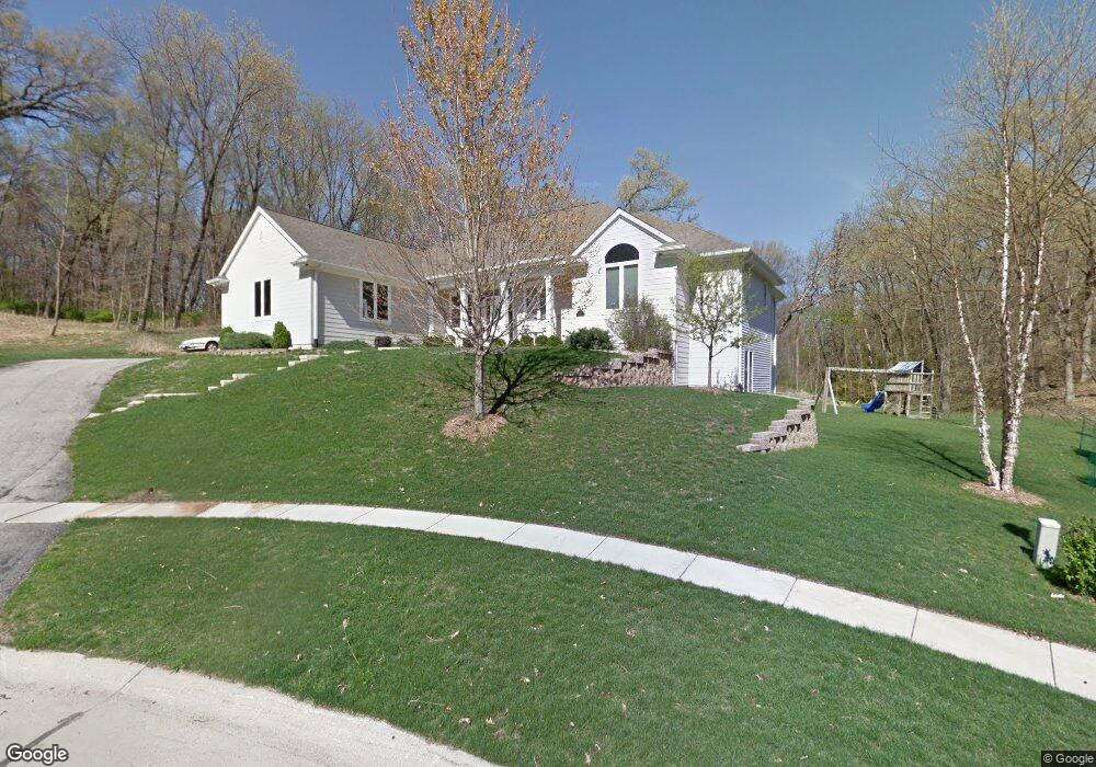 1910 Mapleview Ct, Cedar Rapids, IA 52403 - photo 1