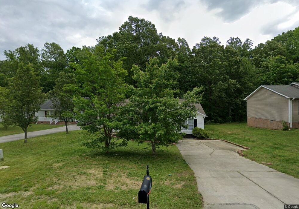 2513 Eight Oaks Dr, High Point, NC 27263 - photo 1