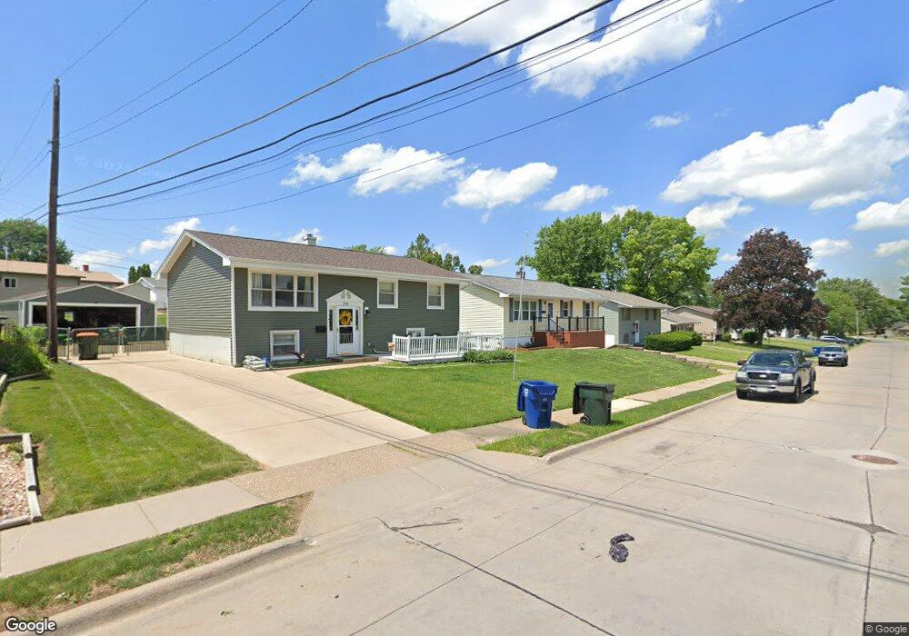 2720 N Pine St, Davenport, IA 52804 - photo 1