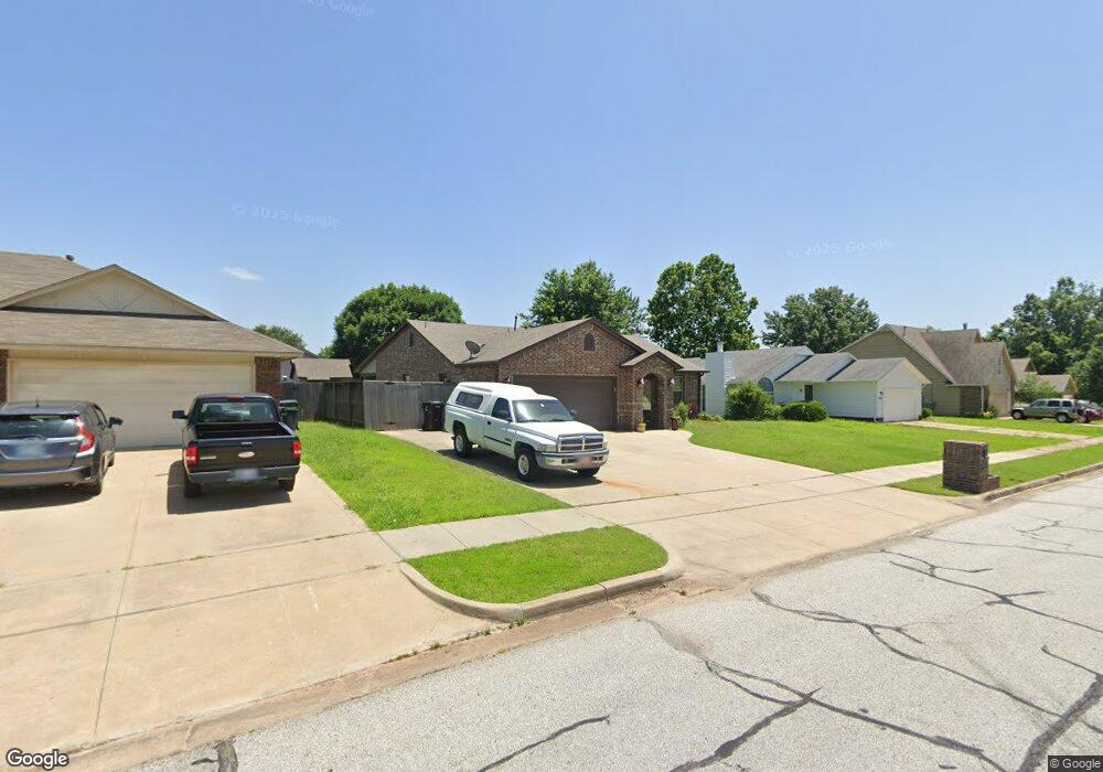 3917 S Sycamore Ave, Broken Arrow, OK 74011 - photo 1
