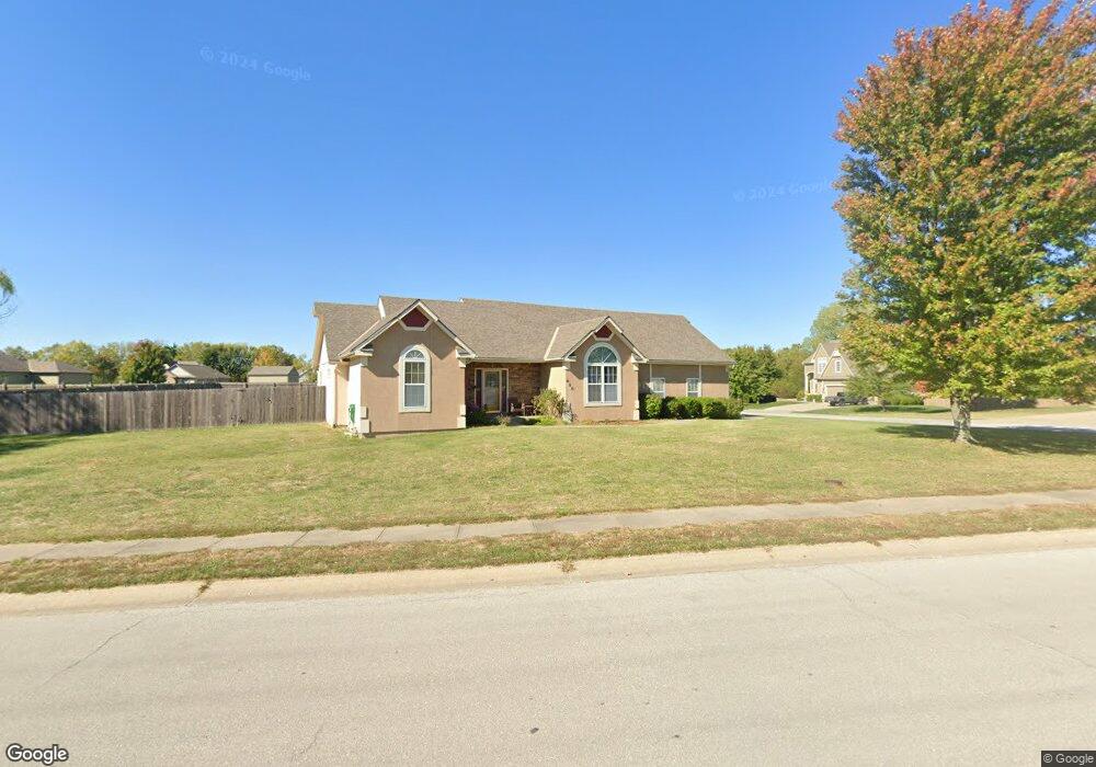 900 Dogwood Dr, Raymore, MO 64083 - photo 1