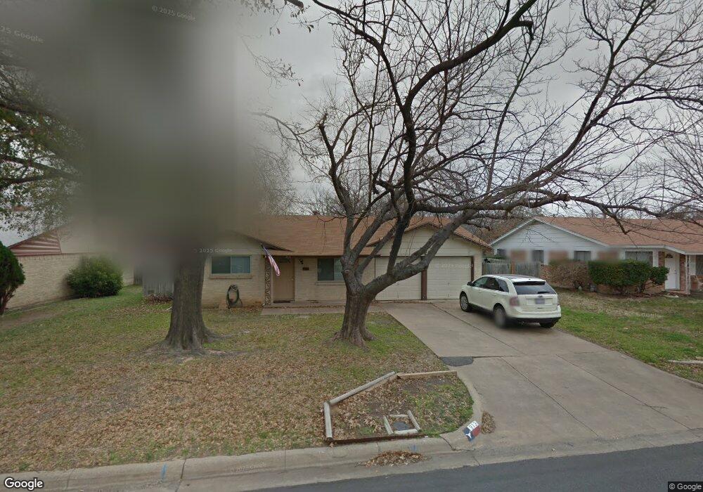 913 Russell Ln, Bedford, TX 76022 - photo 1