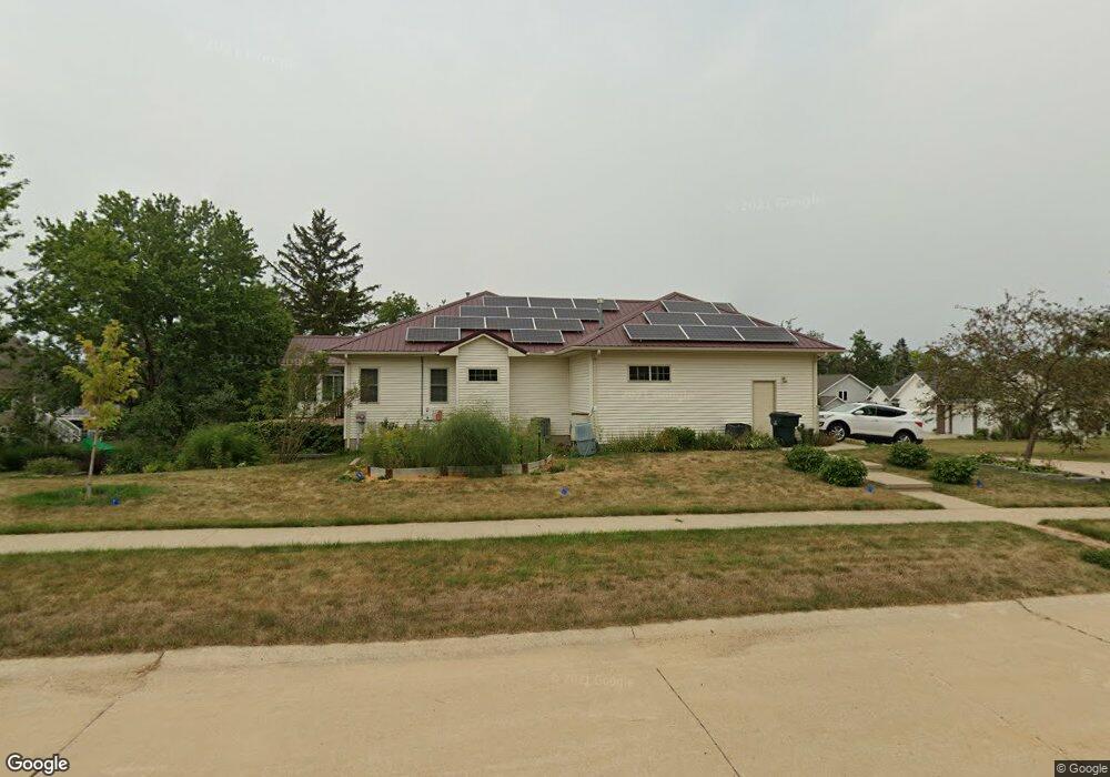 1712 Hughes Cir SW, Cedar Rapids, IA 52404 - photo 1