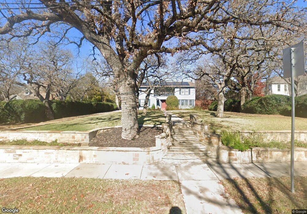 2040 W Oak St, Denton, TX 76201 - photo 1