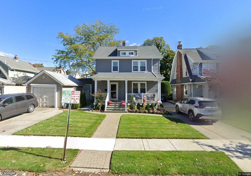 60 Blossom Heath Ave, Lynbrook, NY 11563 - photo 1