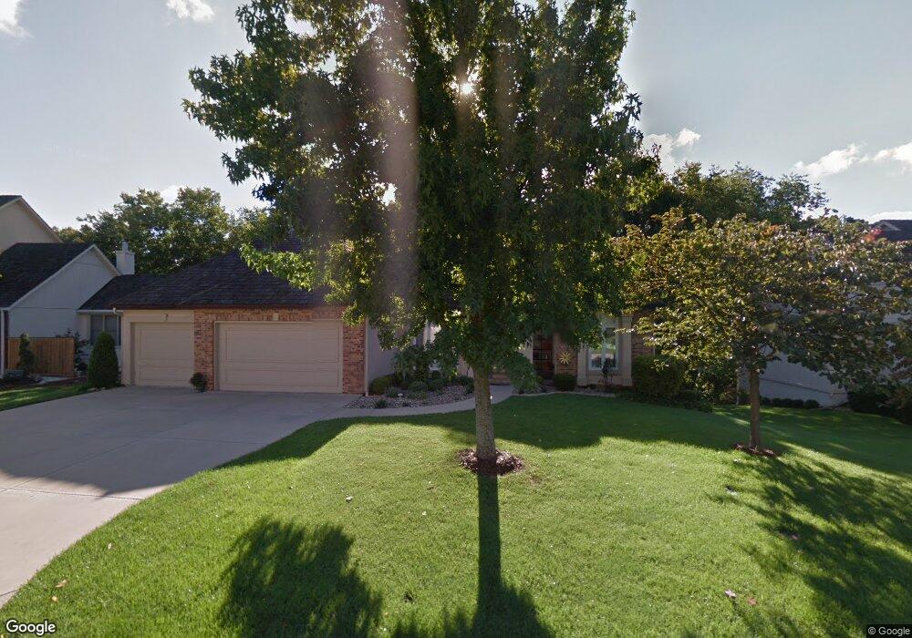 7611 Eicher Dr, Shawnee, KS 66217 - photo 1