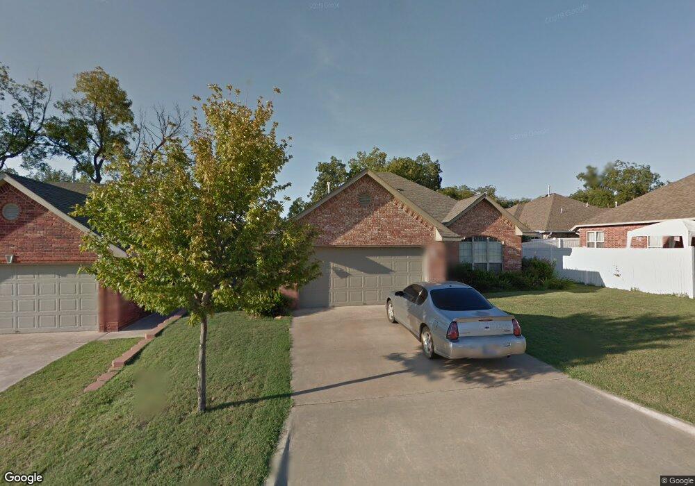 2704 Stonebrook Dr, Shawnee, OK 74804 - photo 1