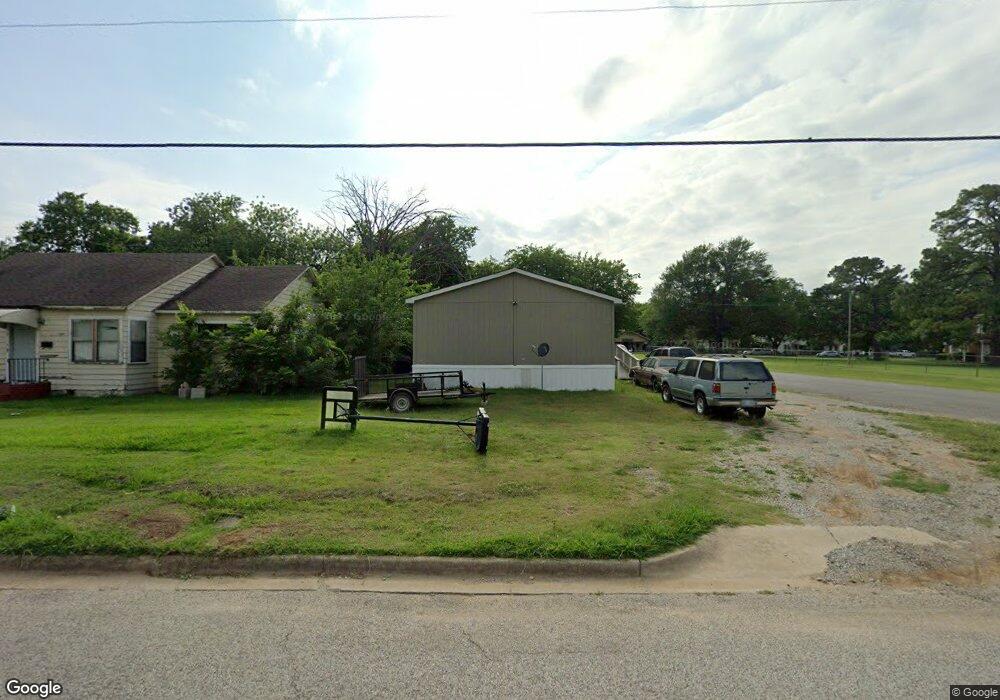 1221 E St NW, Ardmore, OK 73401 - photo 1
