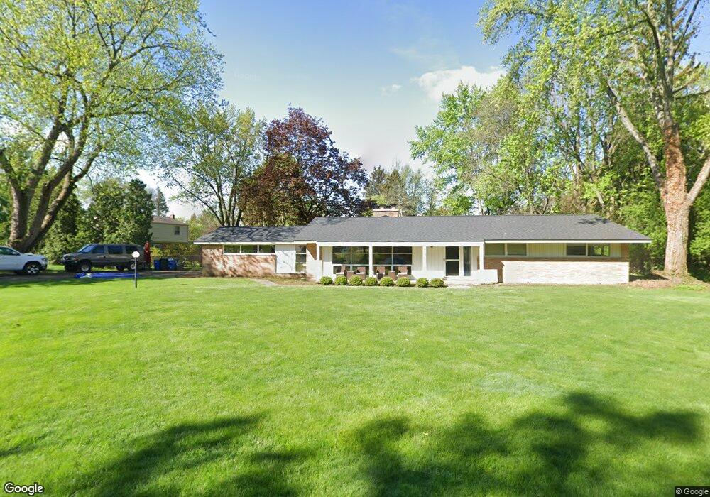 796 Robinhood Cir, Bloomfield Hills, MI 48304 - photo 1