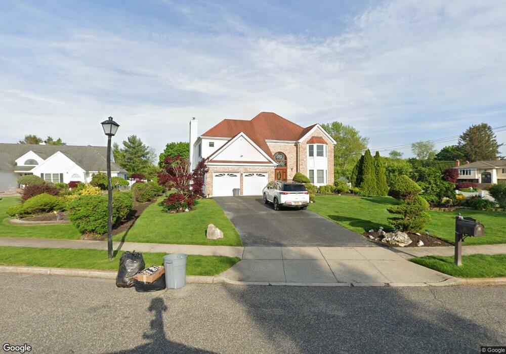 157 Hayrick Ln, ComMacK, NY 11725 - photo 1