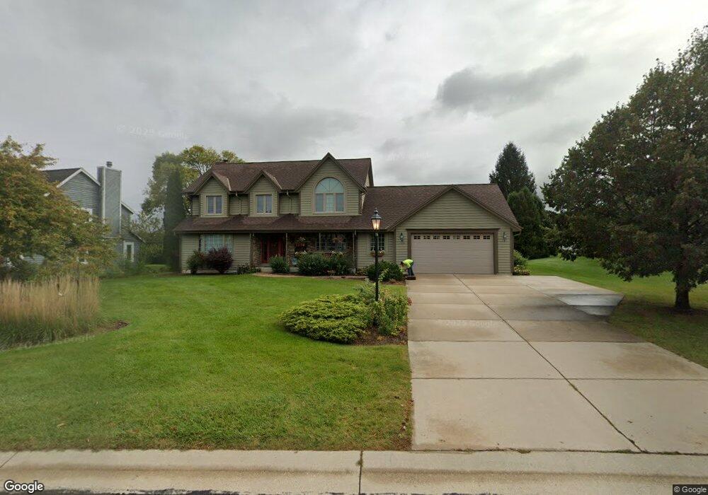 W148N10316 Windsong Cir E, Germantown, WI 53022 - photo 1