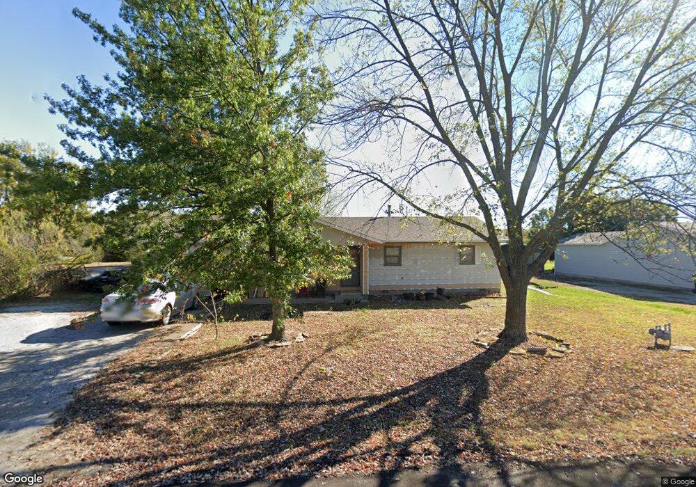 201 S Oak Ave, Altamont, KS 67330 - photo 1