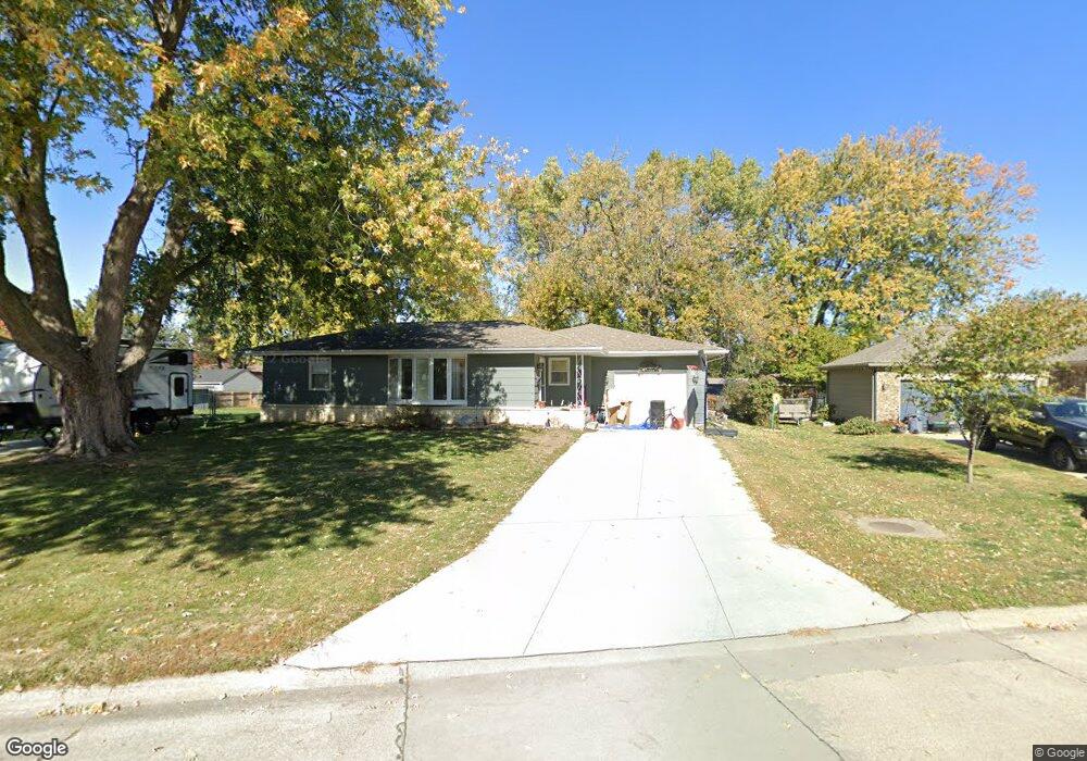 1214 S 10th Ave E, Newton, IA 50208 - photo 1