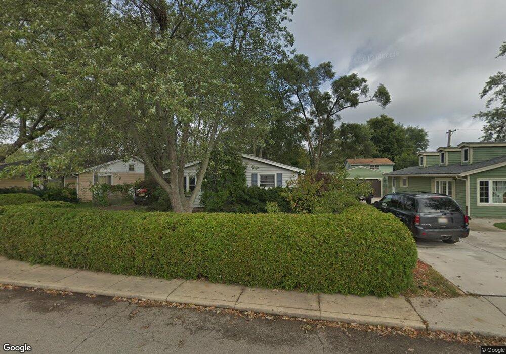 416 Blackhawk Ave, Carpentersville, IL 60110 - photo 1