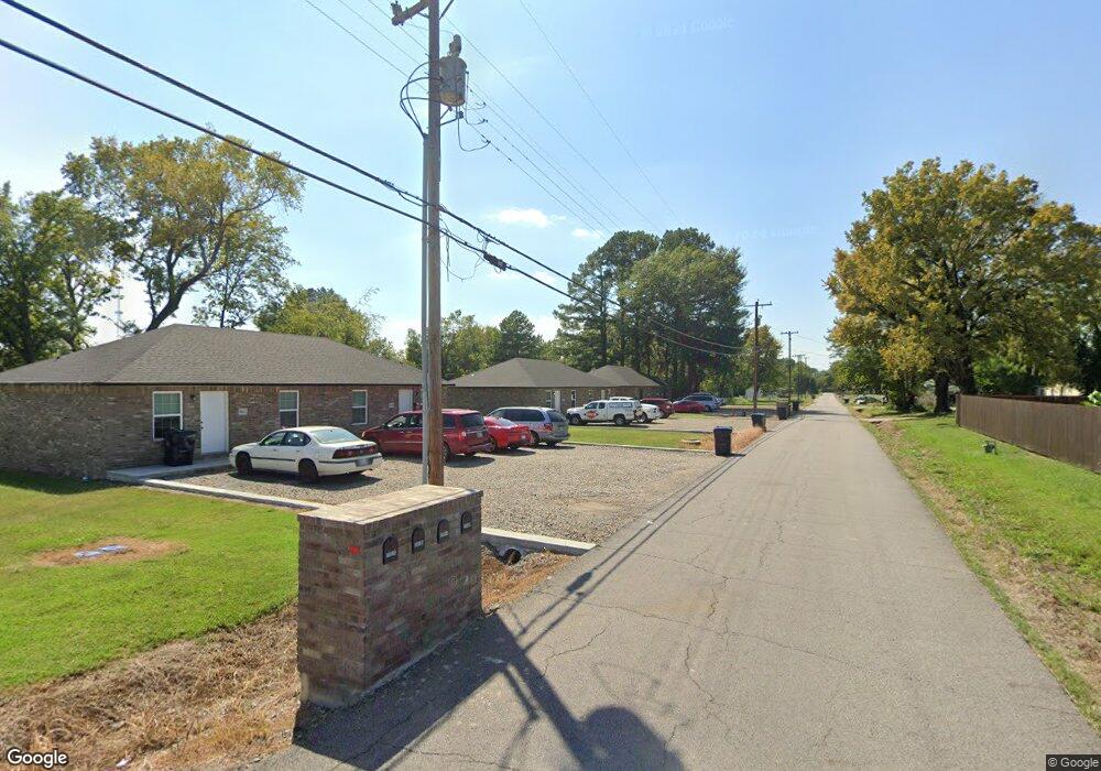 302 SW 3rd St, Muldrow, OK 74948 - photo 1