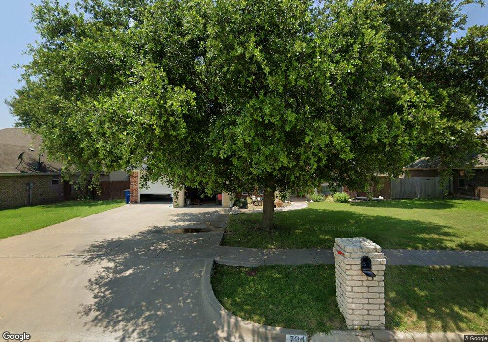 704 Woodcrest Dr, Ennis, TX 75119 - photo 1