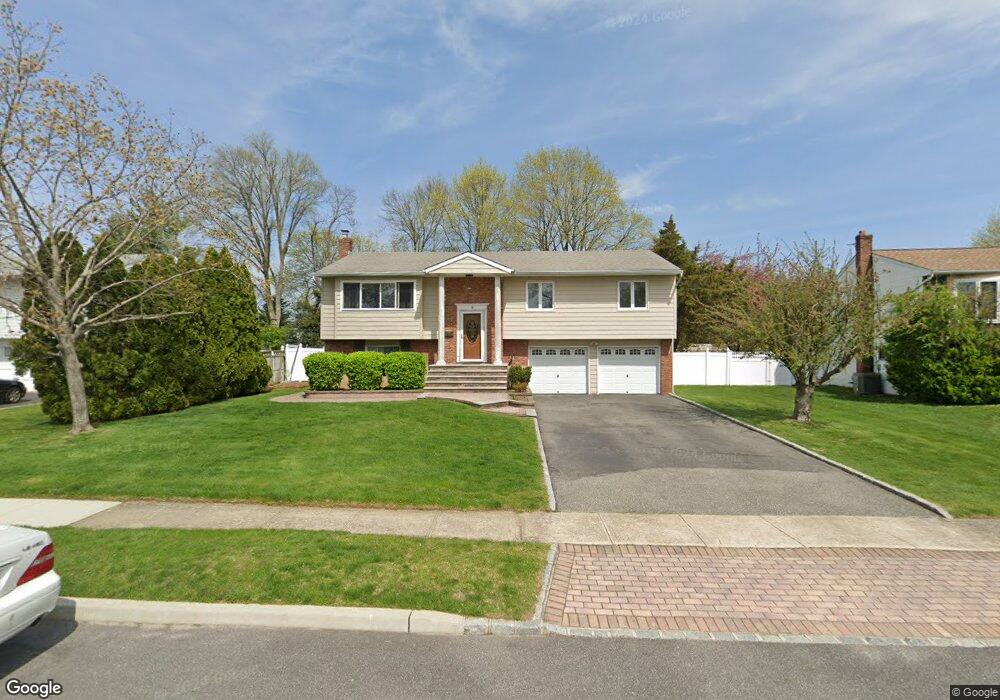 9 Pebble Place, ComMacK, NY 11725 - photo 1