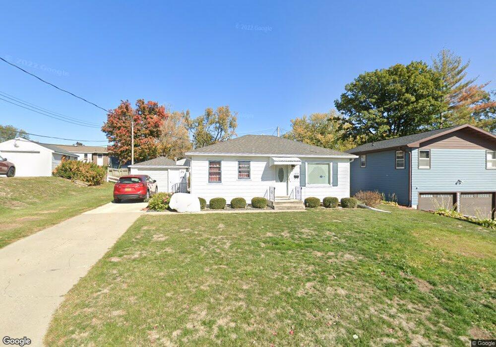 1604 N 2nd Ave E, Newton, IA 50208 - photo 1