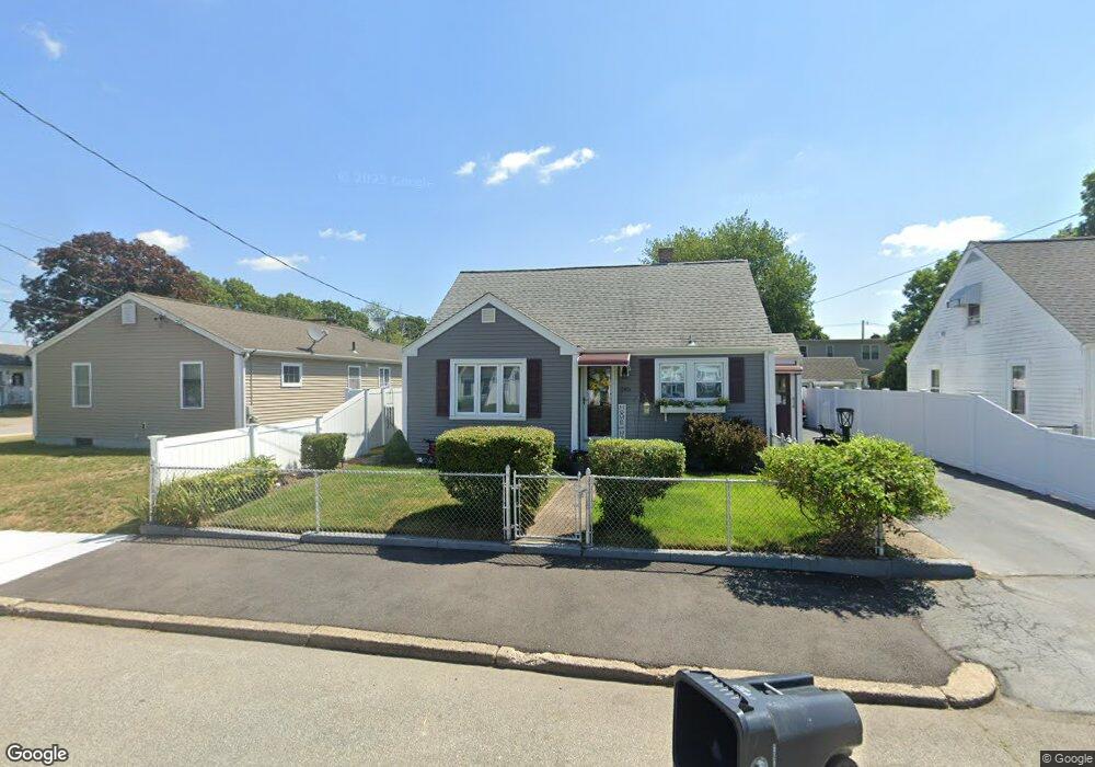 185 Maplecrest Dr, Pawtucket, RI 02861 - photo 1