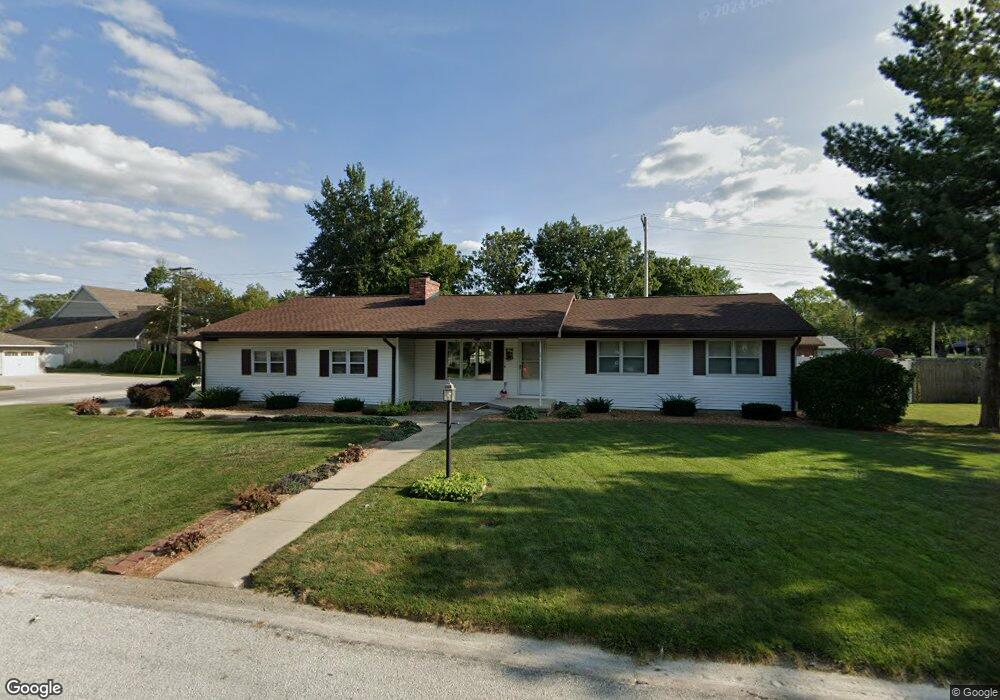 117 Douglas Dr, Tuscola, IL 61953 - photo 1