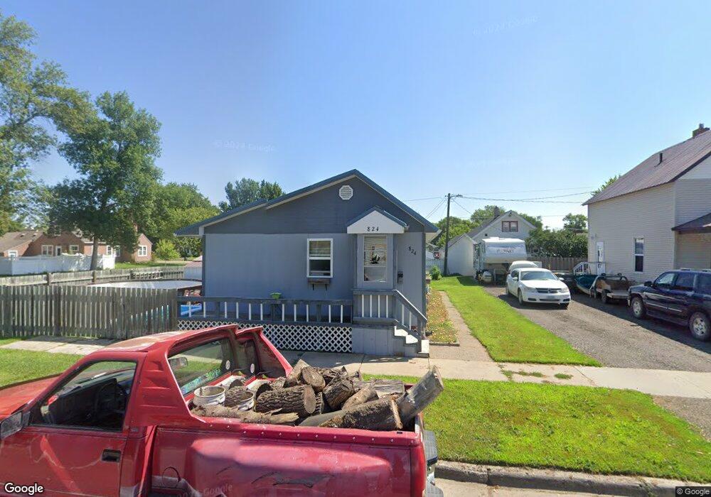 824 4th Ave NW, Jamestown, ND 58401 - photo 1