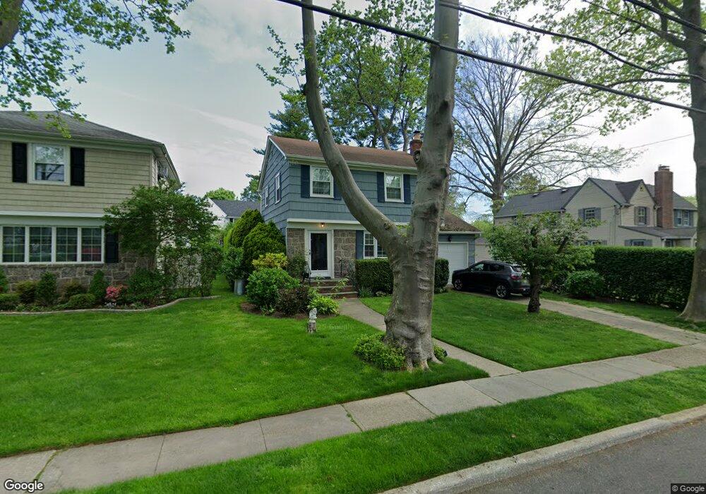 33 Salisbury Ave, Garden City, NY 11530 - photo 1