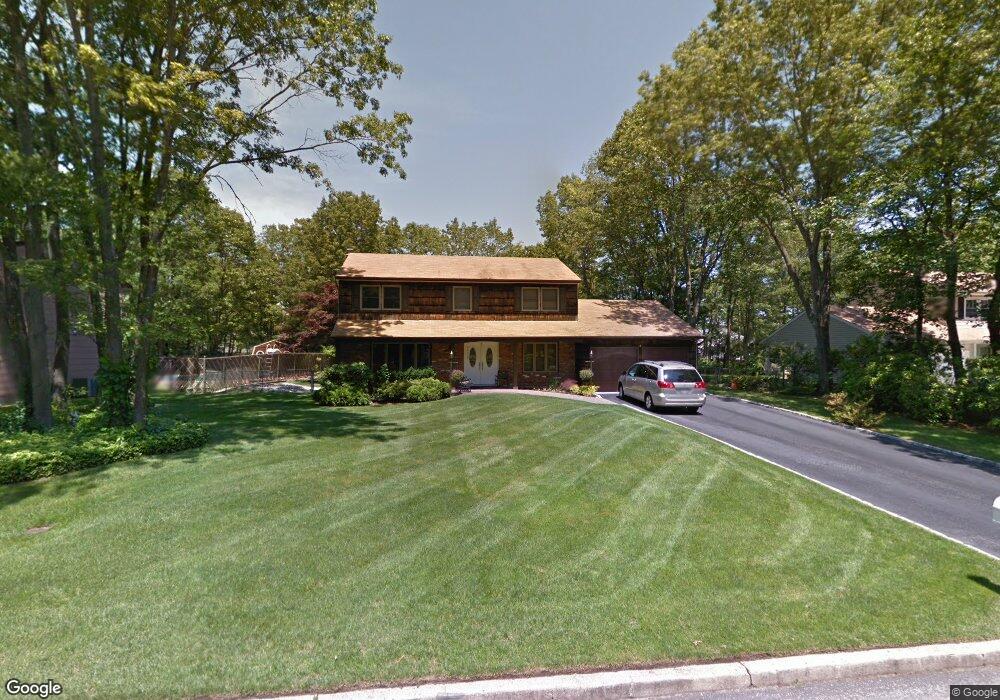 4 Peppermill Ct, ComMacK, NY 11725 - photo 1