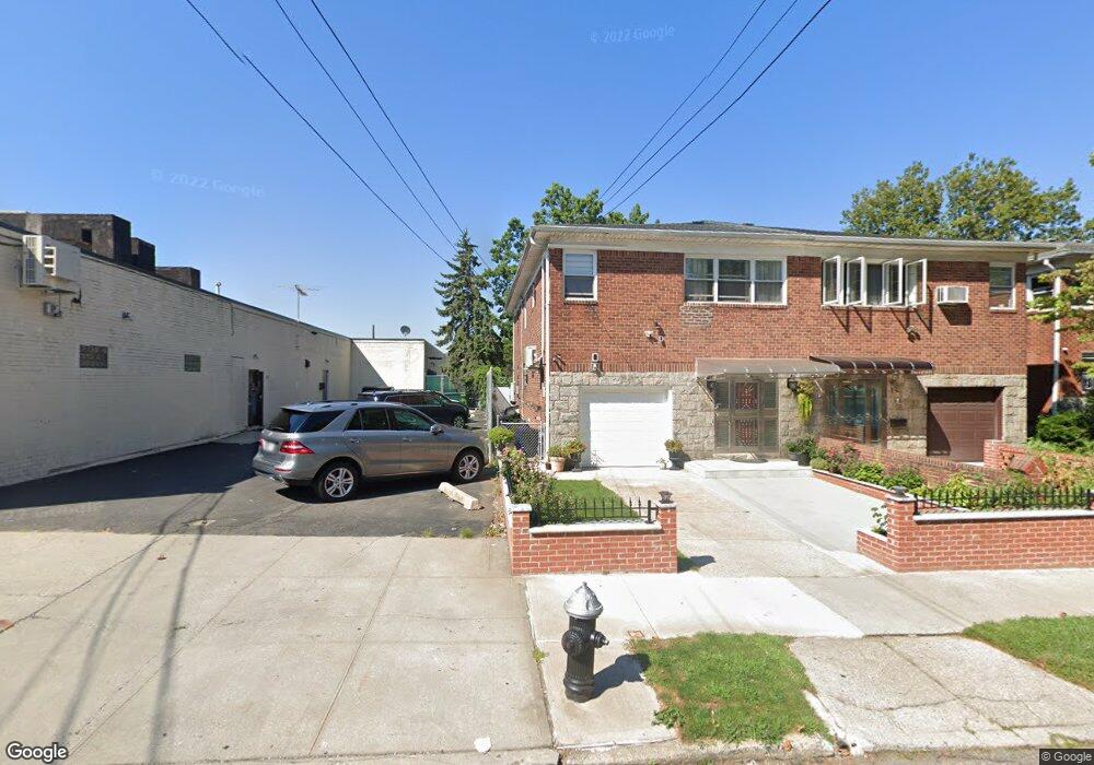 5828 183rd St, Fresh Meadows, NY 11365 - photo 1