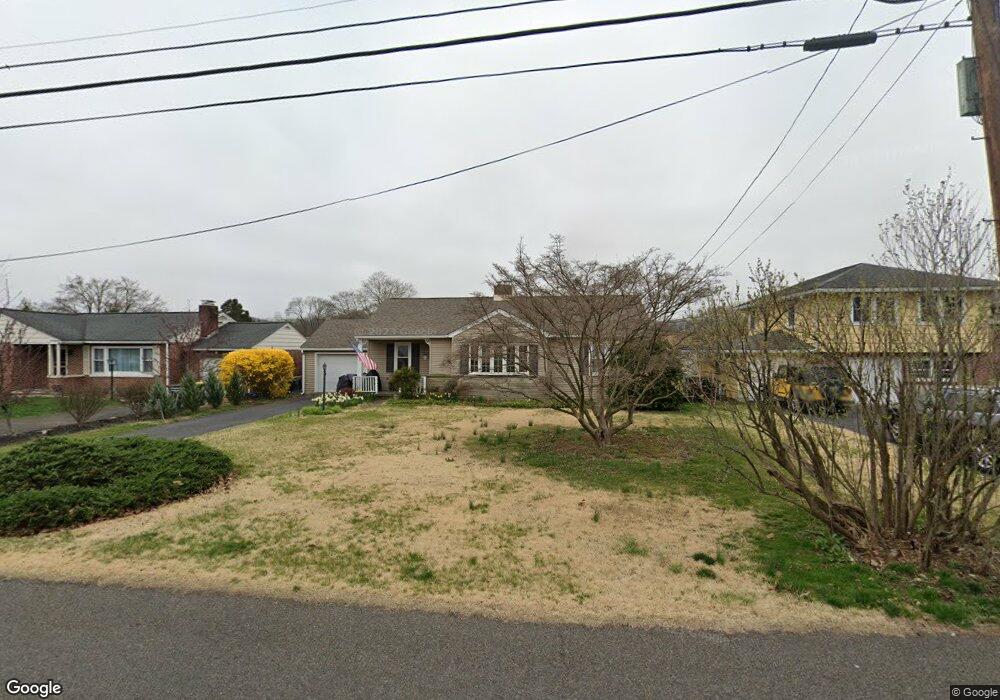 715 Edgewood Rd, Riegelsville, PA 18077 - photo 1