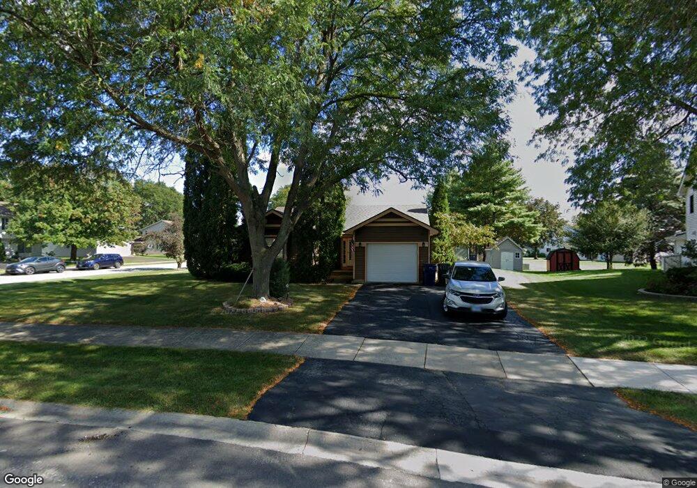 2290 Woodview Ln, Naperville, IL 60565 - photo 1