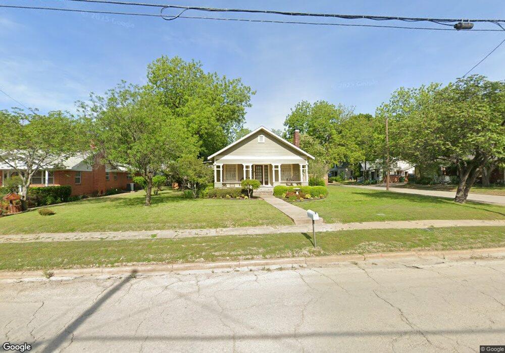 919 N Dixon St, Gainesville, TX 76240 - photo 1