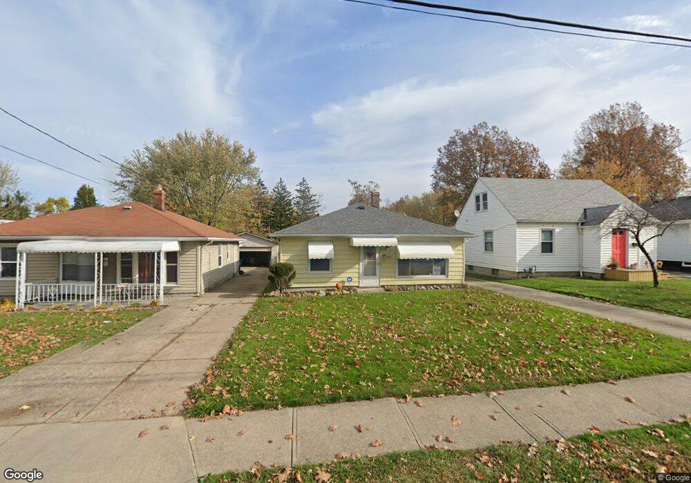 1811 Robindale St, Wickliffe, OH 44092 - photo 1